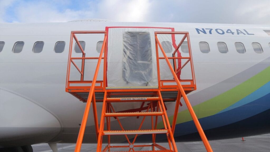 plane-door-2025-07-33a320ae69f366d9006173885b0a1370-16x9.jpg