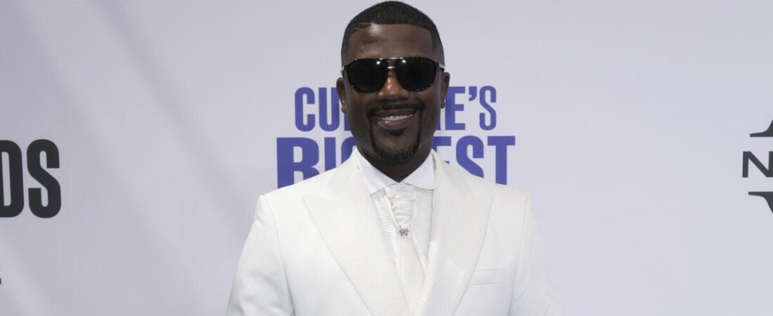 There may be a reason for Ray J’s ‘bloody’ eyes in concert